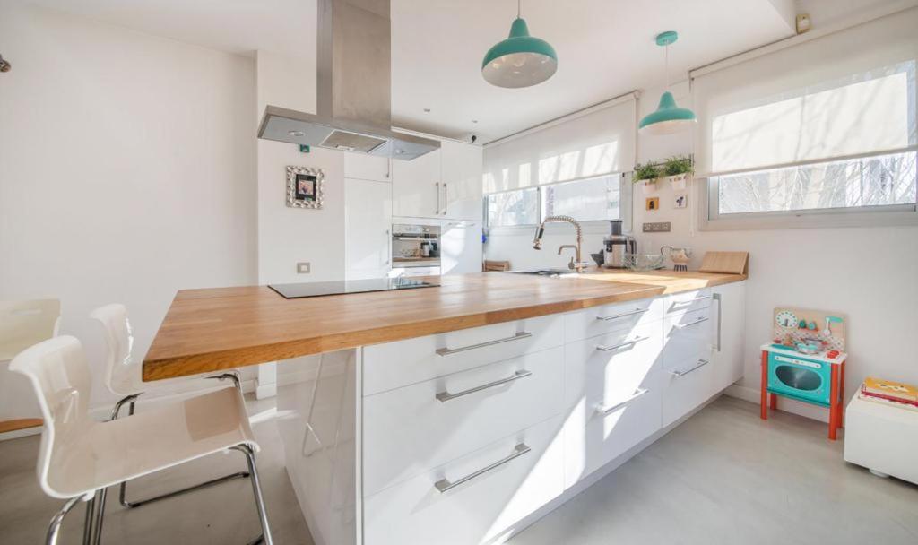 Magnificent Apartment Close To The Beach Sant Adria de Besos Exterior photo